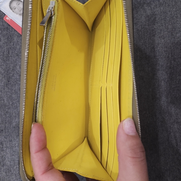 Celine Zipped Wallet. - Picture 5 of 12